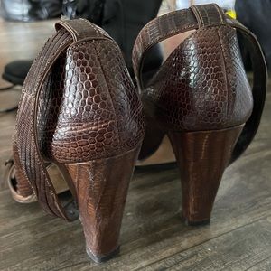 Vintage Vera Wang Vero Cuoio Heels